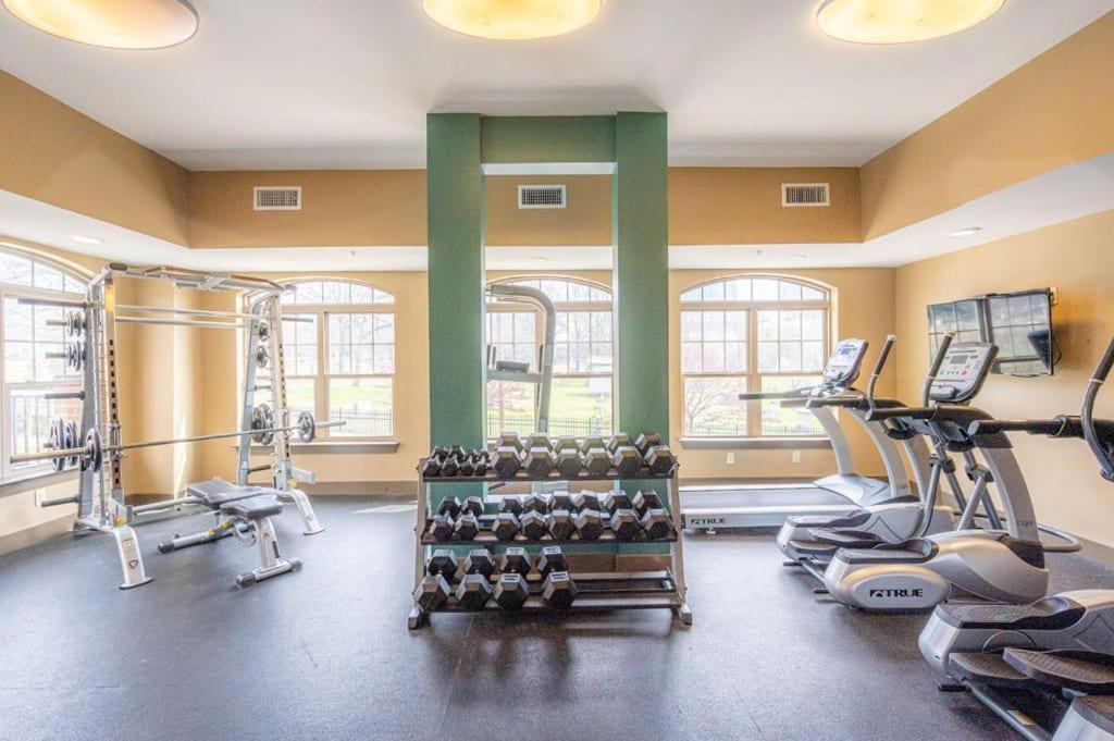 Urban 1Br In Uptown Area With Gym And Balcony Apartment Шарлът Екстериор снимка