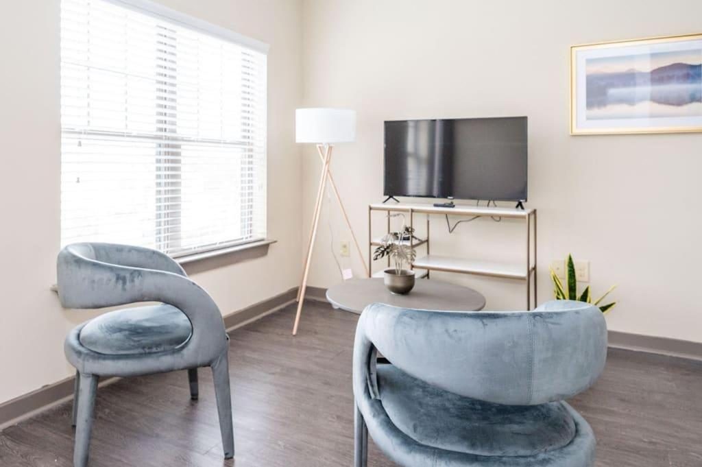 Urban 1Br In Uptown Area With Gym And Balcony Apartment Шарлът Екстериор снимка