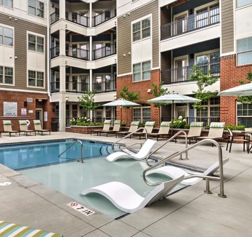 Urban 1Br In Uptown Area With Gym And Balcony Apartment Шарлът Екстериор снимка