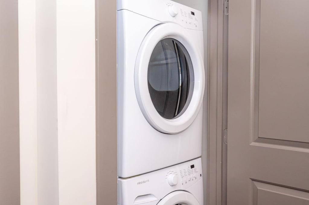 Urban 1Br In Uptown Area With Gym And Balcony Apartment Шарлът Екстериор снимка